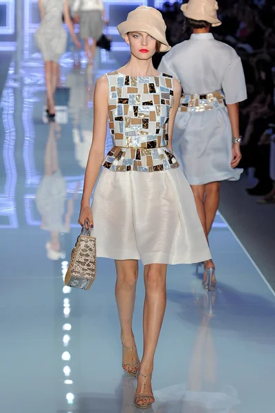 Look 7
